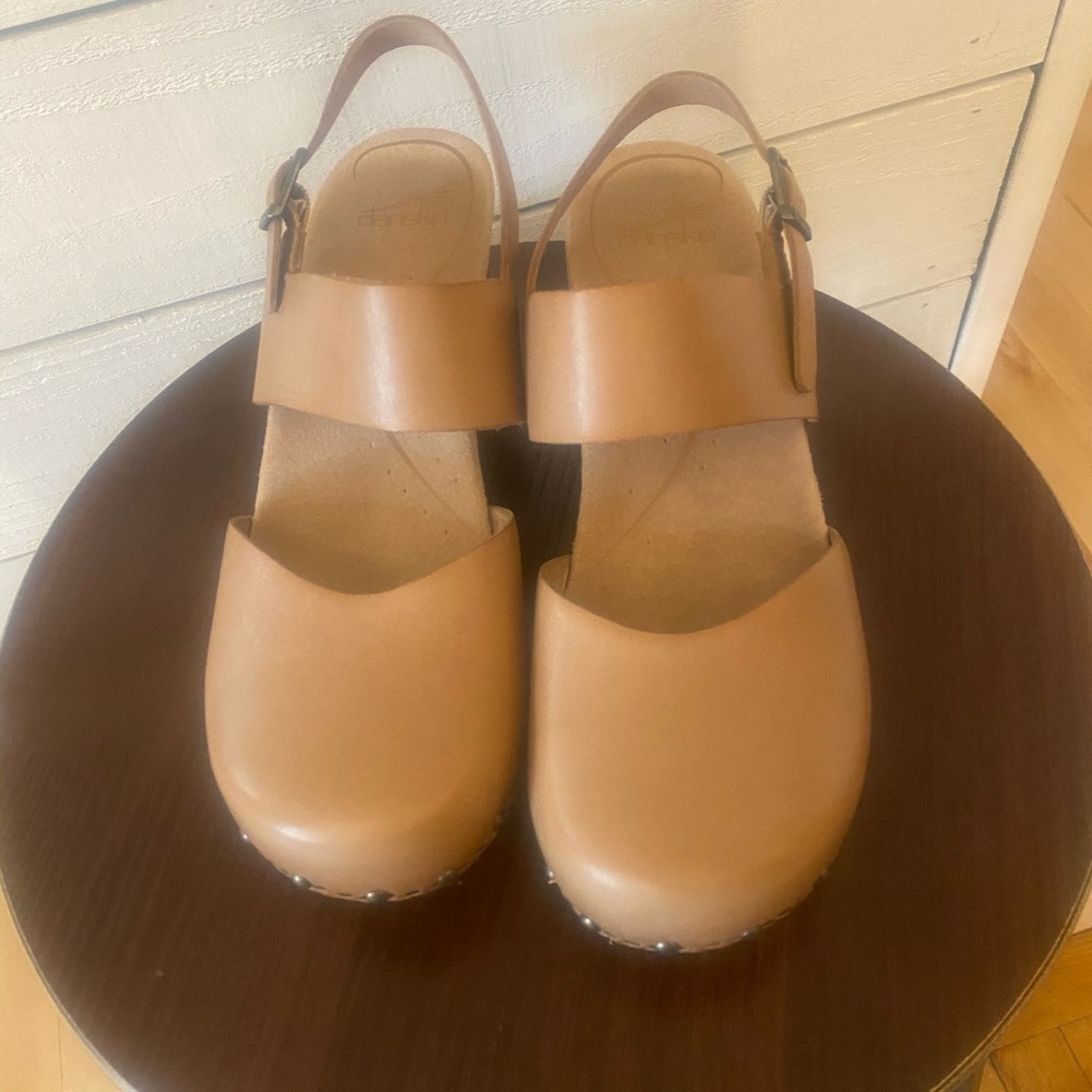 Dansko size 39 / 9 nude clog sandals